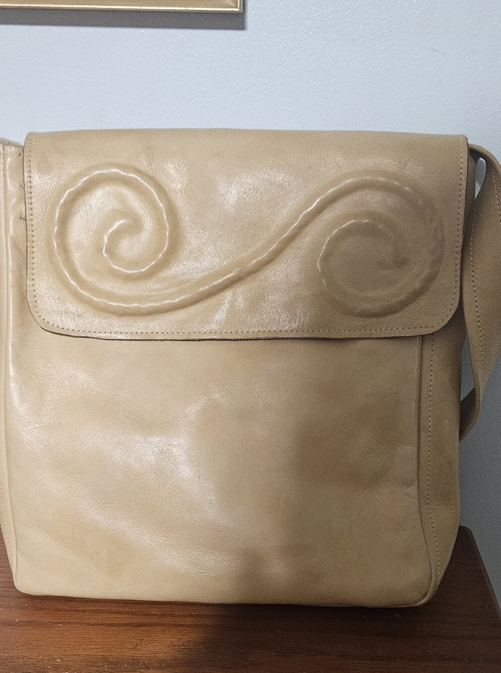 OKPTA Women's Tan Leather Crossbody Bag - Classic Spiral Flap